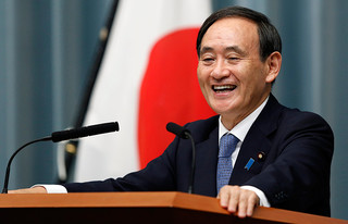 премьер министр япония суга