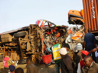 жертва столкновение автобус грузовик камерун