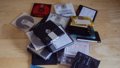 Исчезают из продажи флоппи-диски, аудио-кассеты и магнитофоны