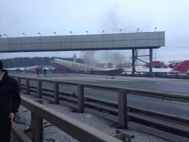 Во "Внуково" загорелся пассажирский самолет. ВИДЕО