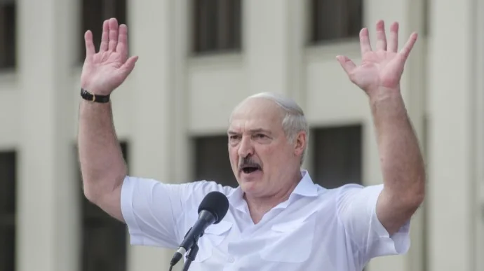 Чтобы удержаться, Лукашенко отдаёт себя в руки Москвы