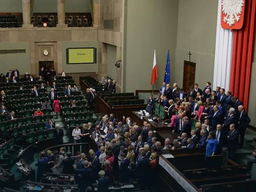 Акции протеста в Польше продолжаются, в МВД назвали их "попыткой незаконного захвата власти"