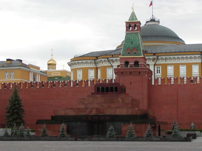 На "переориентацию" мавзолея Ленина в России объявлен конкурс