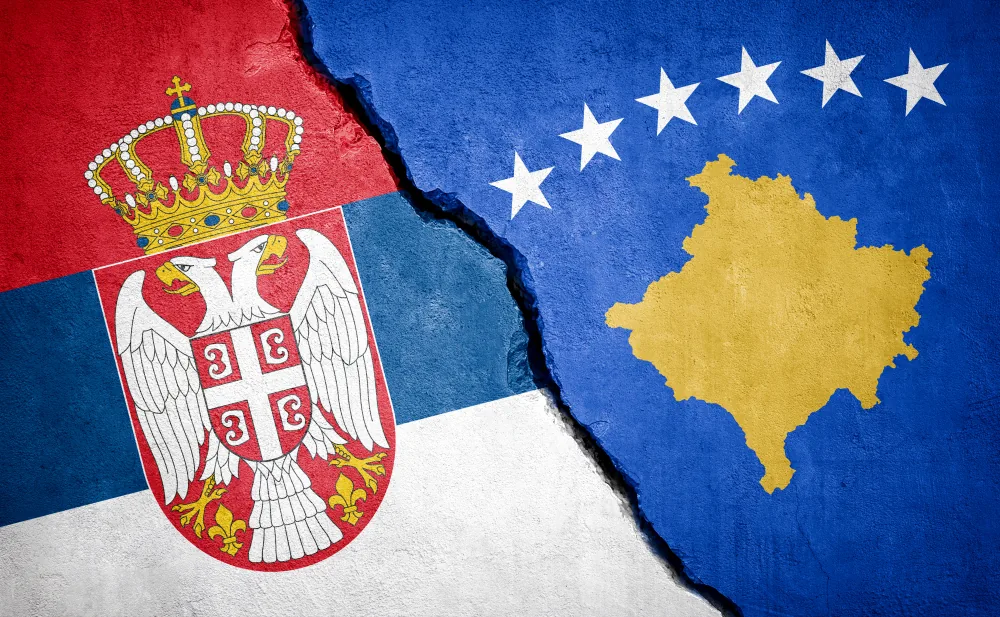 Між Косово та Сербією загострення триває: у Мітровиці з’явились нові барикади