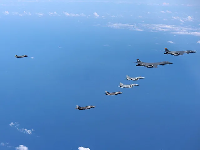 После ракетного пуска КНДР Япония, США и Южная Корея провели совместные учения. ВИДЕО