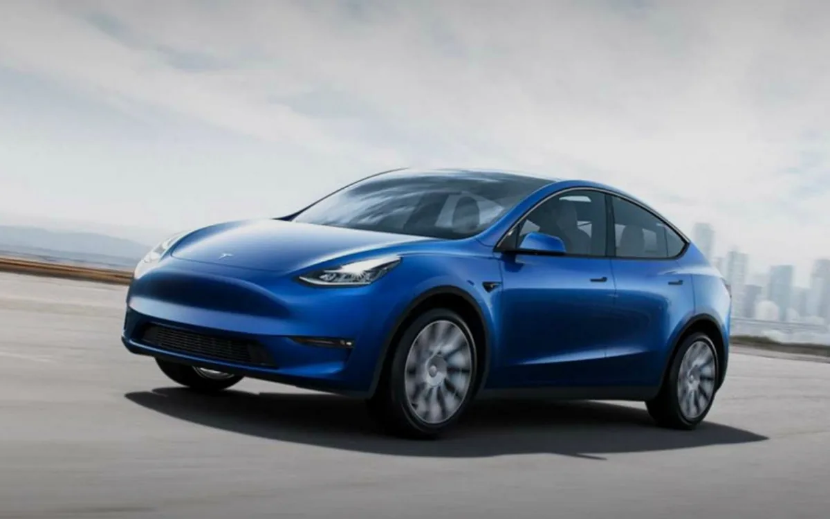 Пользоваться электрокарами Tesla власти Китая запретили военным и госслужащим