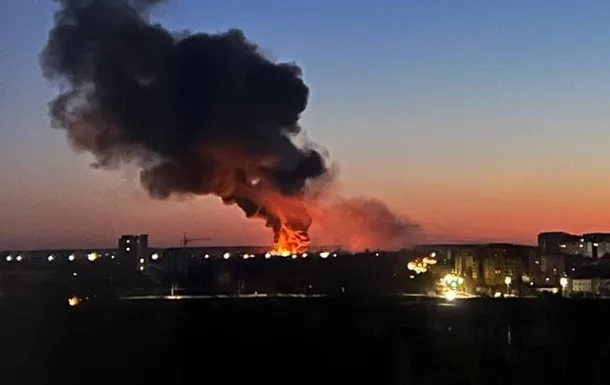 У Маріуполі пролунали нові вибухи У Маріуполі пролунали нові вибухи