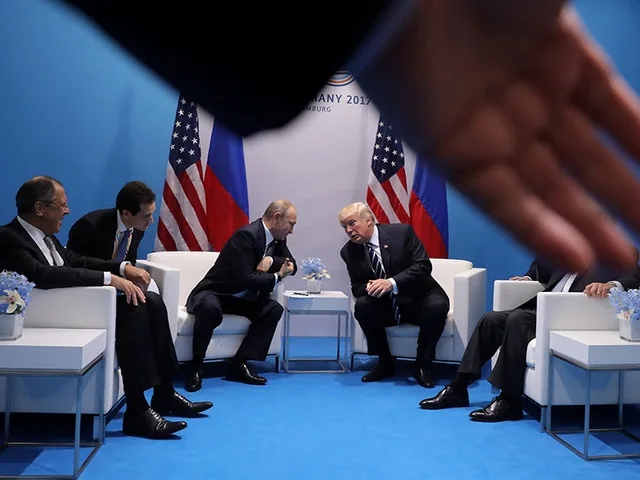 Путин и Трамп 40 минут обсуждали вмешательство РФ в выборы, узнали СМИ