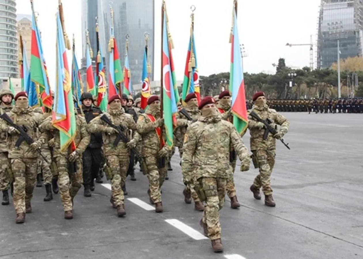 О демобилизации военнослужащих, призванных из-за военных действий в Карабахе, объявил Алиев