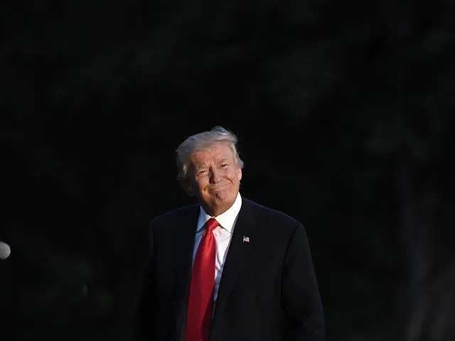 В трагедии в Виргинии Трамп обвинил “обе стороны” В трагедии в Виргинии Трамп обвинил "обе стороны"