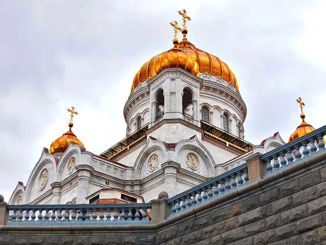 На шопинг в храм Христа Спасителя зачастили журналисты и смогли получить скидку на "пожертвования"