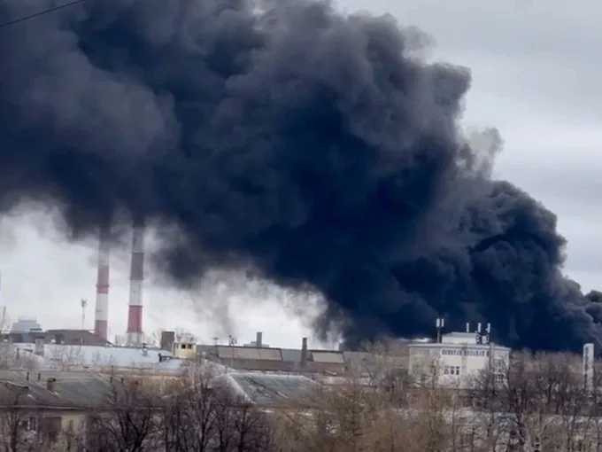 Один із найбільших машинобудівних заводів "Уралмаш" горить у росії