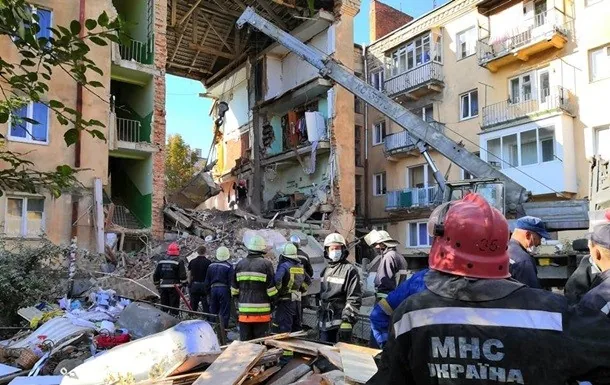 Траур по погибшим из-за обвала дома объявили в Дрогобыче Траур по погибшим из-за обвала дома объявили в Дрогобыче