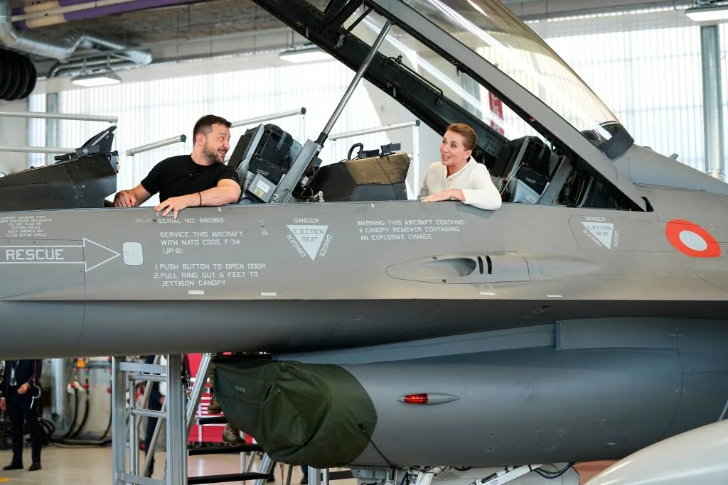 Разом з Нідерландами Данія передасть Україні F16