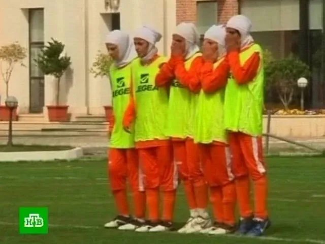В головных уборах позволят играть в футбол мусульманкам