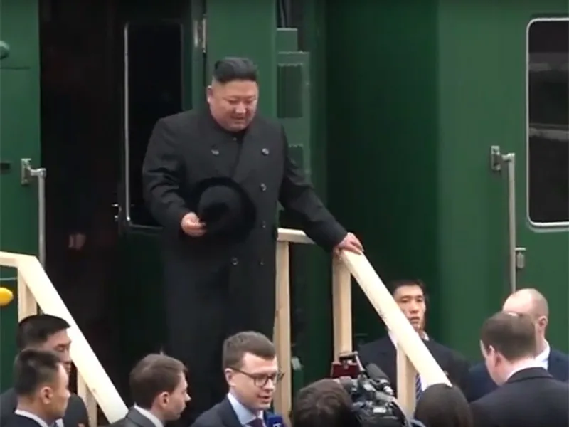 Ким Чен Ын впервые ступил на российскую землю и отведал каравай, вызвав споры в СМИ