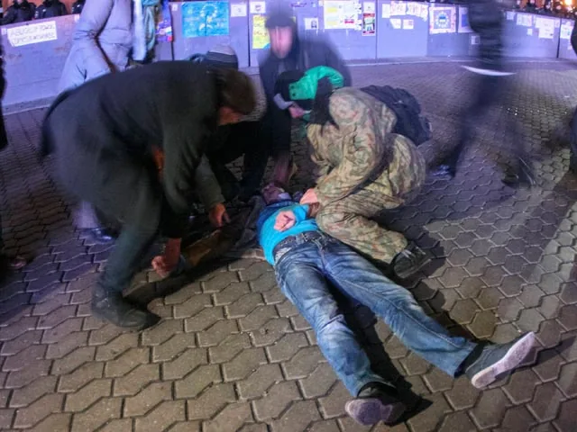 Видео, на котором “Беркут” бил людей ногами по голове, снял датский журналист Видео, на котором "Беркут" бил людей ногами по голове, снял датский журналист