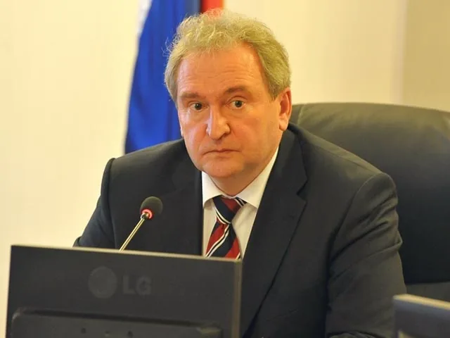 Медведев уволил губернатора, грубо "отказавшегося" уйти в отставку