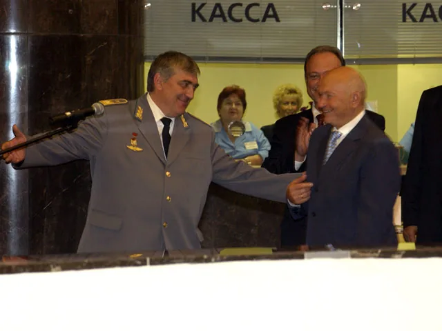 Подозреваемый в миллионных махинациях екс-глава московского метро Гаев, очутился за границей