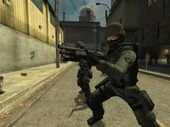 Актриса увлеклась играми, а поэтому знает, что скачать counter strike source можно онлайн