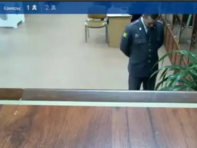 Веб-камера с УИК подглядела: "фальсификации" в библиотеке снимает режиссер. ВИДЕО