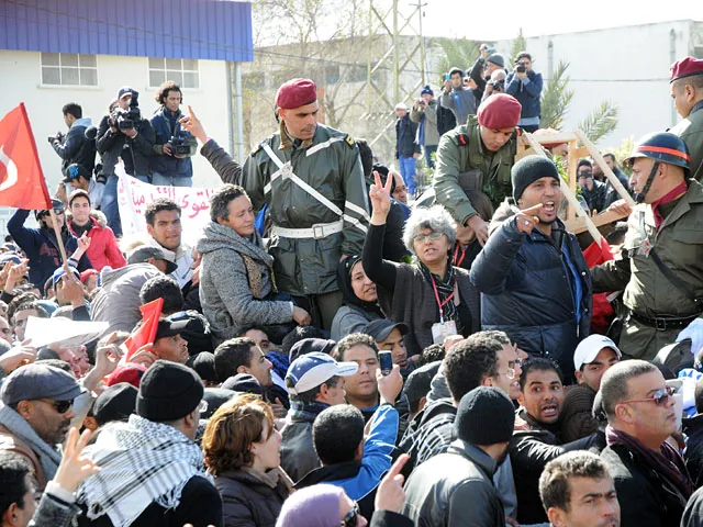 Итог беспорядкам подводит Тунис: погиб полицейский, 59 пострадали, 375 демонстрантов арестованы