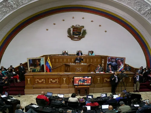 Парламенту в Венесуэле запретили продолжать готовиться к импичменту президента