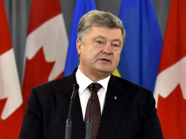 Порошенко отверг возможность размещения миротворцев на Донбассе по "сценарию России" Порошенко отверг возможность размещения миротворцев на Донбассе по "сценарию России"