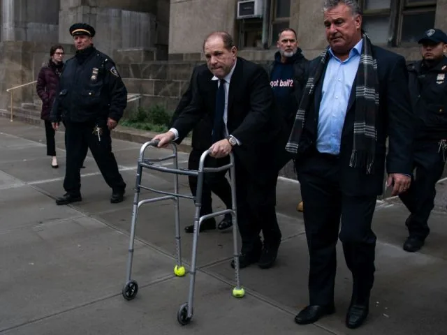 Перенести суд в другое место попросили адвокаты Харви Вайнштейна Перенести суд в другое место попросили адвокаты Харви Вайнштейна
