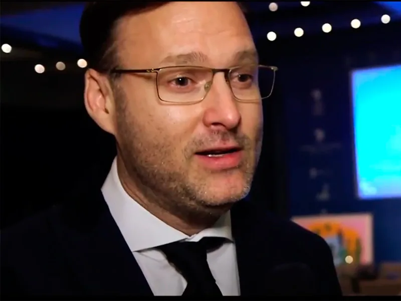 ФРГ отправила самолет за Навальным, но в Омске его считают "нетранспортабельным"