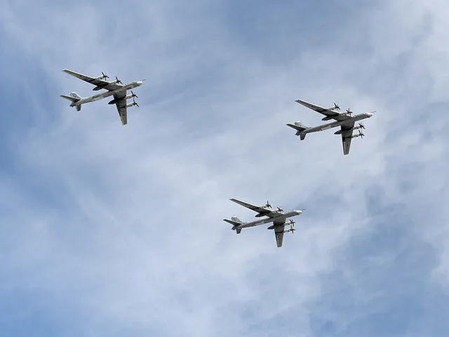 Пролетели вдоль побережья Аляски бомбардировщики Ту-95