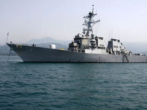 Між кораблем ВМС США і іранськими катерами в Ормузській протоці стався інцидент