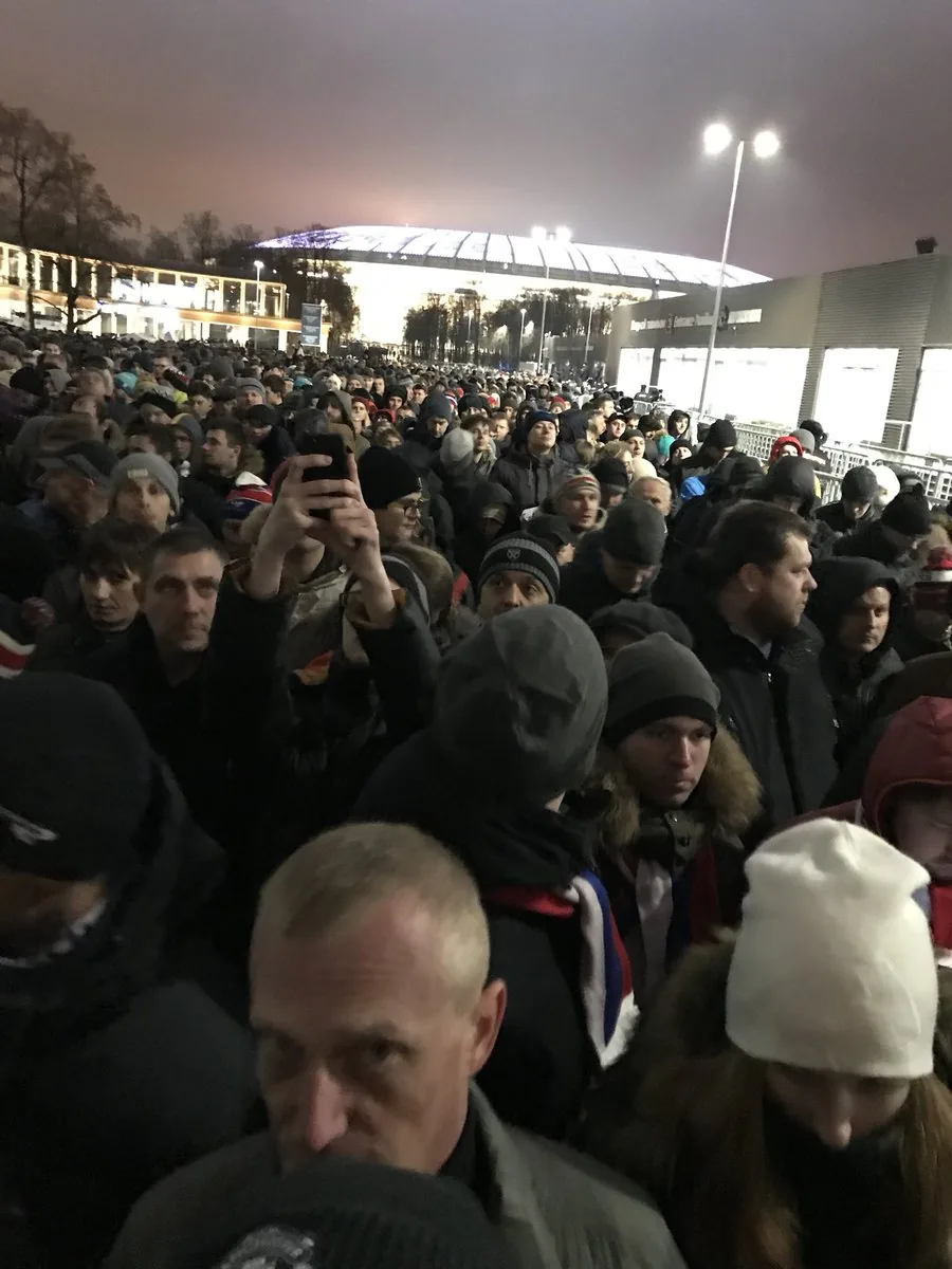 Москвичей возмутило столпотворение возле обновленных "Лужников" - "Там был ад"