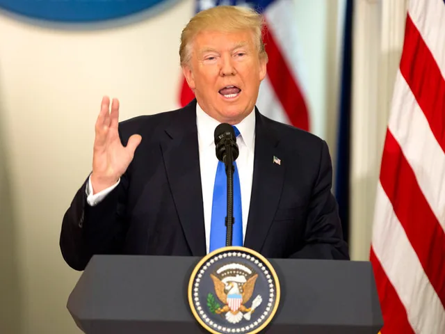 Трамп подписал закон о новых антироссийских санкциях Трамп подписал закон о новых антироссийских санкциях