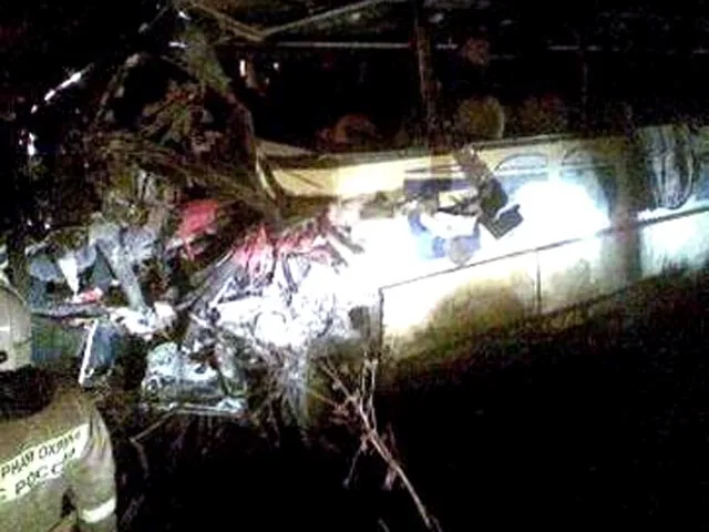 Под Псковом лоб в лоб столкнулись автобусы: девять погибших Под Псковом лоб в лоб столкнулись автобусы: девять погибших