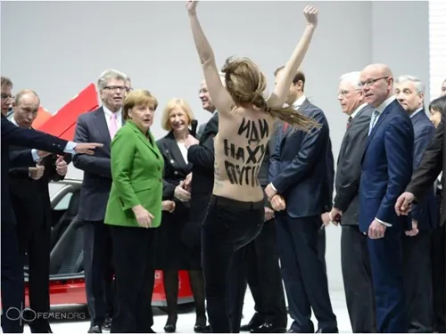 FEMEN атаковали Путина. Ему понравилось. ВИДЕО FEMEN атаковали Путина. Ему понравилось. ВИДЕО