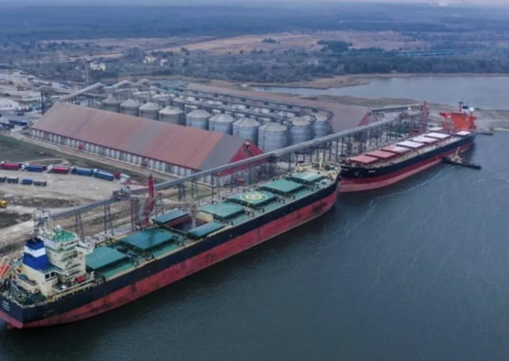 Перше судно з українською кукурудзою та соєю прибуло до Італії Перше судно з українською кукурудзою та соєю прибуло до Італії