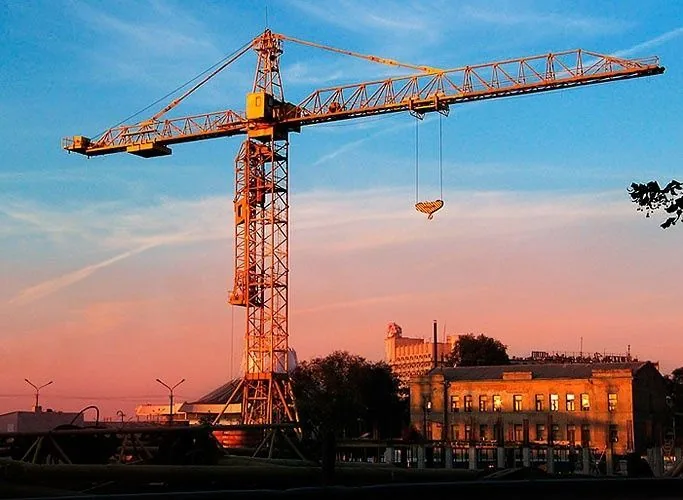 Перевозка башенного крана: особенности, сложности и правила транспортировки