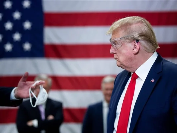 Что сознательно преуменьшал опасность коронавируса, признался Трамп Что сознательно преуменьшал опасность коронавируса, признался Трамп