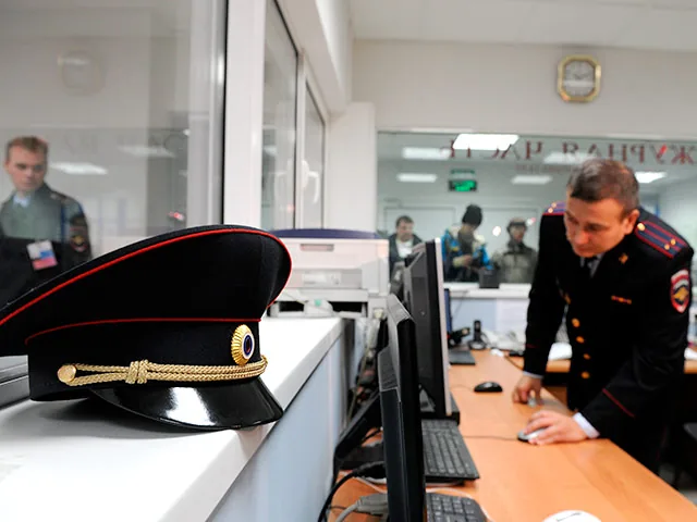 Грабители в Москве вынесли из ювелирного салона драгоценности на 30 млн рублей Грабители в Москве вынесли из ювелирного салона драгоценности на 30 млн рублей