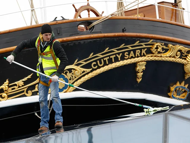 Клипер Cutty Sark открыли для зрителей и подняли в воздух. ВИДЕО Клипер Cutty Sark открыли для зрителей и подняли в воздух. ВИДЕО