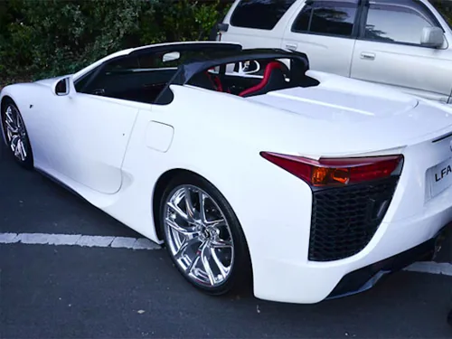 Лімітований Lexus LFA без даху "засвітили" японці. ФОТО