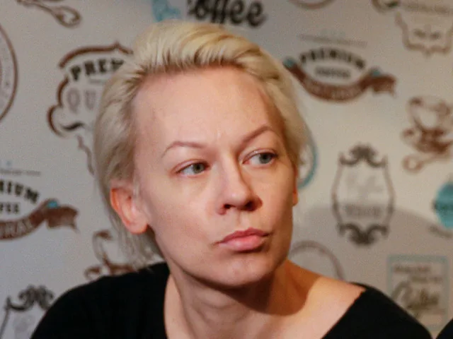 Акциониста Петра Павленского после поджога французского ЦБ суд освободил из-под стражи