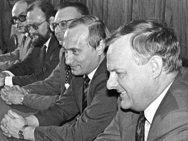 Из архива Администрации президента исчезли документы о 100-миллионных “махинациях Путина” Из архива Администрации президента исчезли документы о 100-миллионных "махинациях Путина"