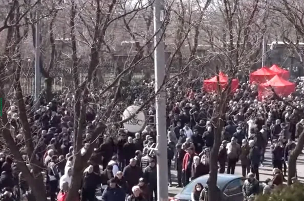 Многотысячные митинги продолжаются в Армении. ВИДЕО