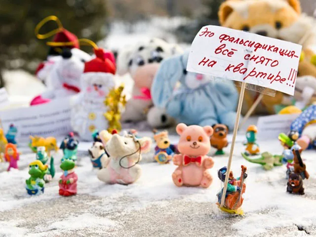 Игрушкам из яйца и человечкам лего отказали в митинге: неправильно подали заявку