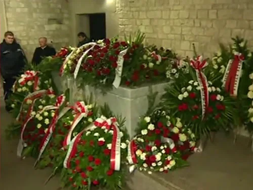 Экс-президента Польши и его супругу в Кракове перезахоронили Экс-президента Польши и его супругу в Кракове перезахоронили