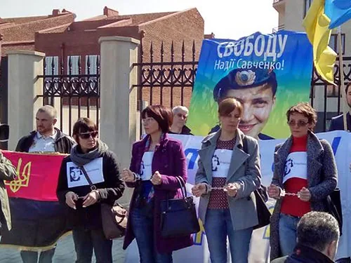 Акции в поддержку Савченко прокатились по миру и Украине. ВИДЕО Акции в поддержку Савченко прокатились по миру и Украине. ВИДЕО