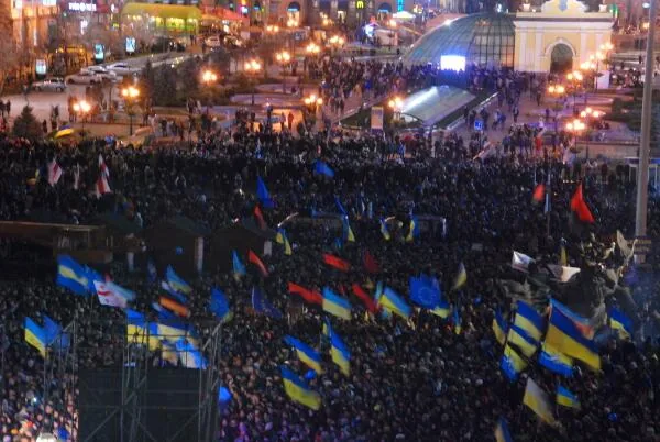 “Киев, вставай!” – на Майдан целыми колоннами сходятся люди "Киев, вставай!" - на Майдан целыми колоннами сходятся люди