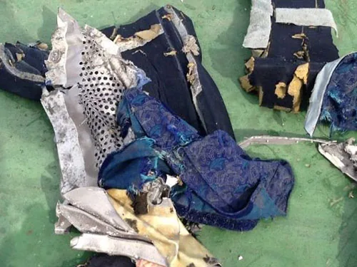 Начались работы по извлечению "чёрных ящиков" лайнера EgyptAir в Средиземном море. ВИДЕО